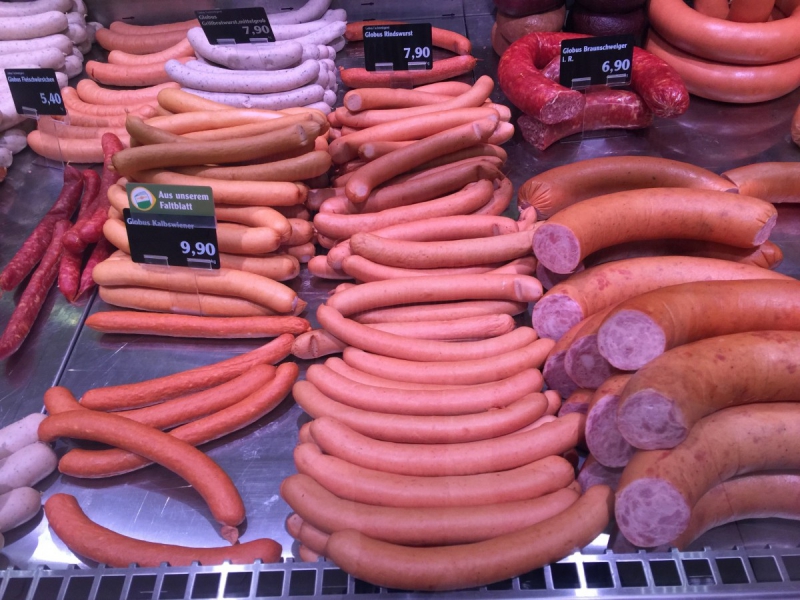 charcuterie-ESPARRON-min_sausages_meat_butchery-1069321